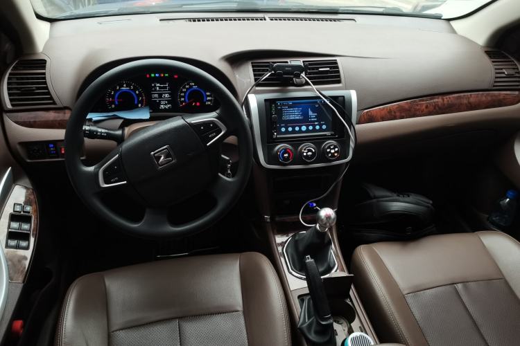 Used Zotye Z300 2014 1.5L Urban Edition Manual Luxury Model Center Console