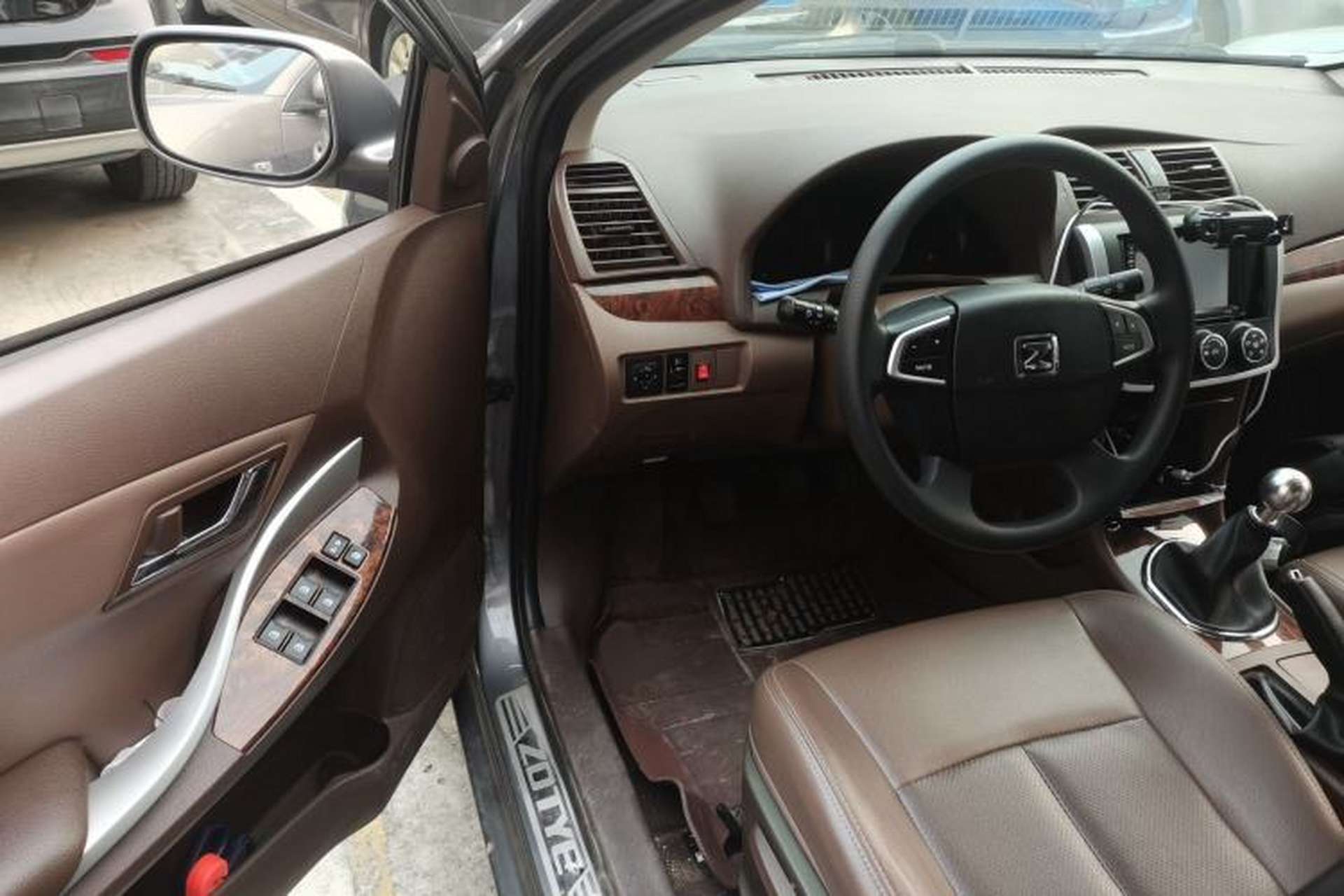 Used Zotye Z300 2014 1.5L Urban Edition Manual Luxury Model Driver Seat