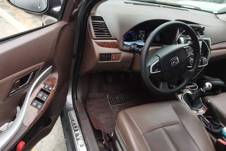 Used Zotye Z300 2014 1.5L Urban Edition Manual Luxury Model Driver Seat