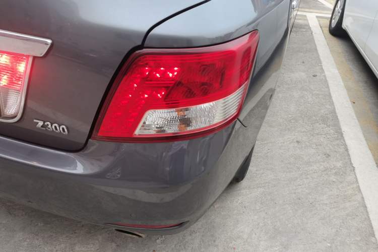 Used Zotye Z300 2014 1.5L Urban Edition Manual Luxury Model Exterior 3