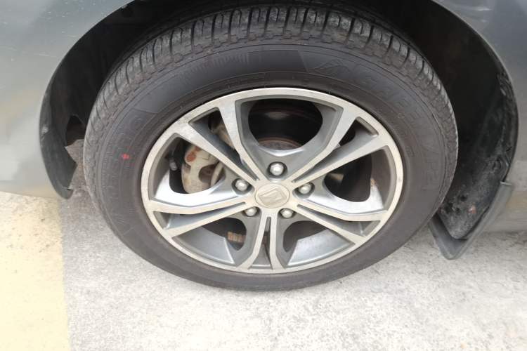 Used Zotye Z300 2014 1.5L Urban Edition Manual Luxury Model Exterior 4