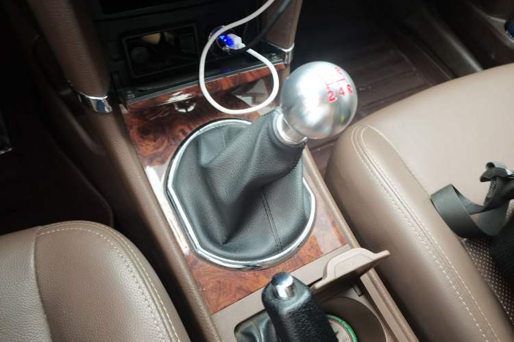 Used Zotye Z300 2014 1.5L Urban Edition Manual Luxury Model Gear Lever