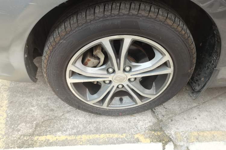 Used Zotye Z300 2014 1.5L Urban Edition Manual Luxury Model Left Front Wheel Hub