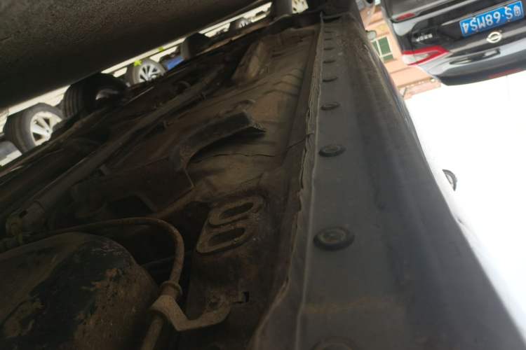 Used Zotye Z300 2014 1.5L Urban Edition Manual Luxury Model Left Side Sill