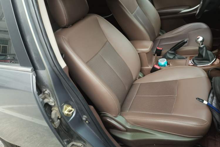 Used Zotye Z300 2014 1.5L Urban Edition Manual Luxury Model Right Front Seat