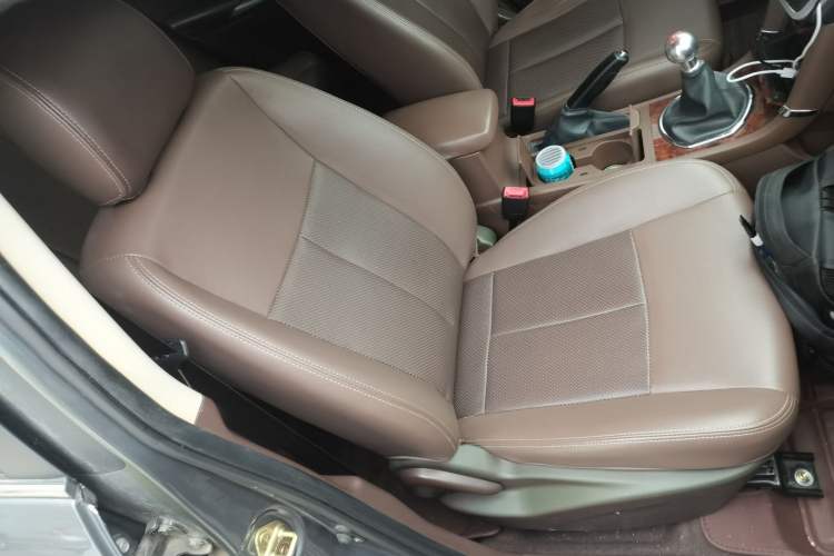 Used Zotye Z300 2014 1.5L Urban Edition Manual Luxury Model Right Front Seat