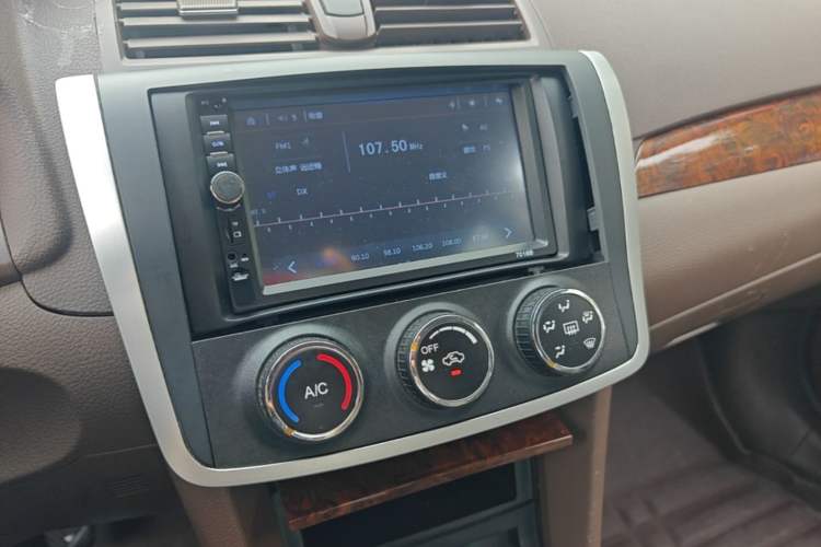 Used Zotye Z300 2014 1.5L Urban Edition Manual Luxury Model Audio And AC Panel