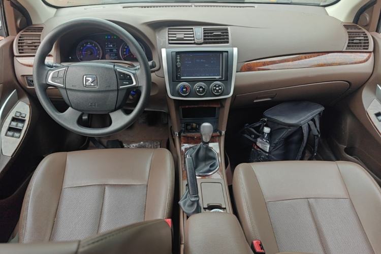 Used Zotye Z300 2014 1.5L Urban Edition Manual Luxury Model Center Console