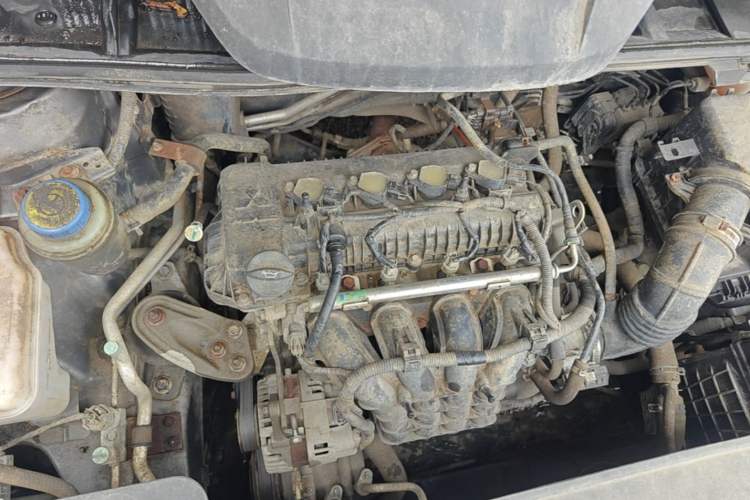 Used Zotye Z300 2014 1.5L Urban Edition Manual Luxury Model Engine Bay