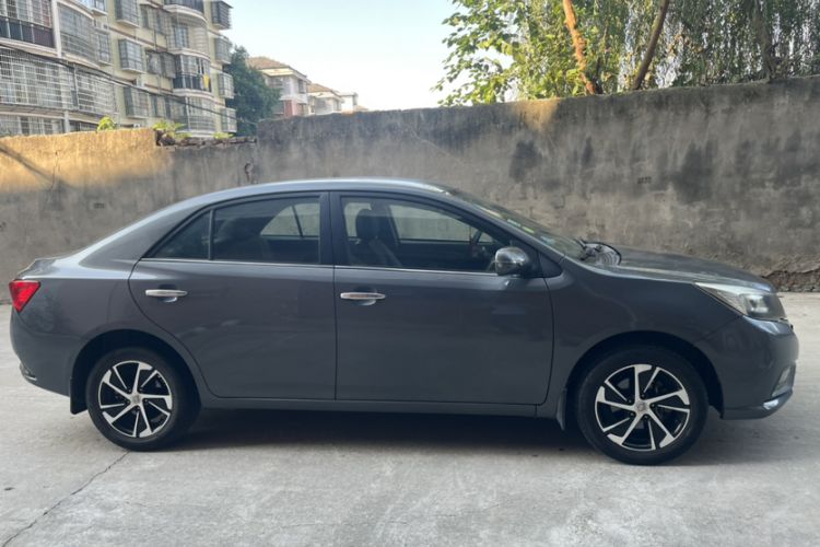 Used Zotye Z300 2014 1.5L Urban Edition Manual Luxury Model Exterior 2