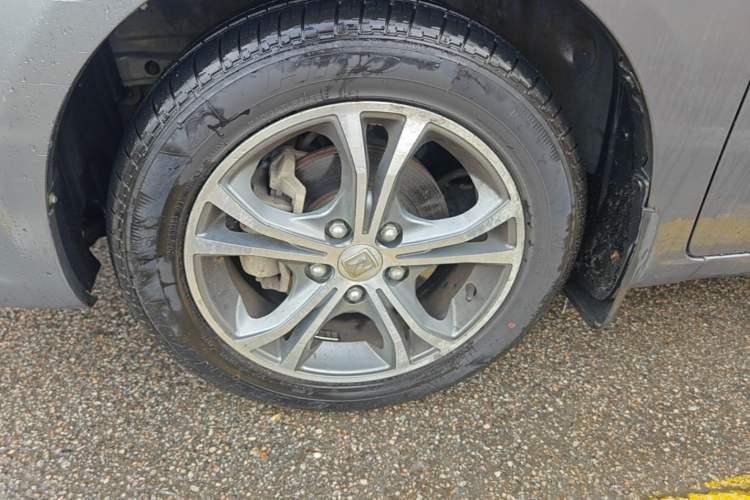 Used Zotye Z300 2014 1.5L Urban Edition Manual Luxury Model Left Front Wheel Hub