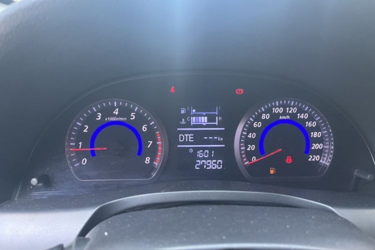 Used Zotye Z300 2014 1.5L Urban Edition Manual Luxury Model Odometer Close Up