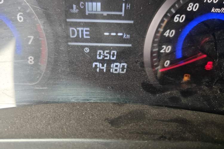 Used Zotye Z300 2014 1.5L Value Edition Manual Elite Model Odometer Close Up