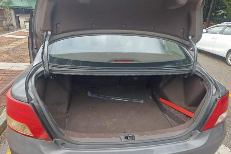 Used Zotye Z300 2014 1.5L Urban Edition Manual Luxury Model Trunk