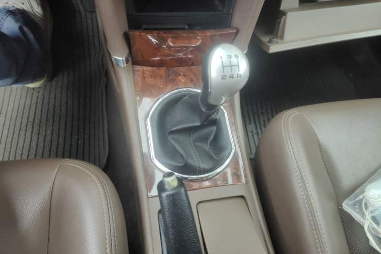 Used Zotye Z300 2014 1.5L Urban Edition Manual Luxury Model Gear Lever