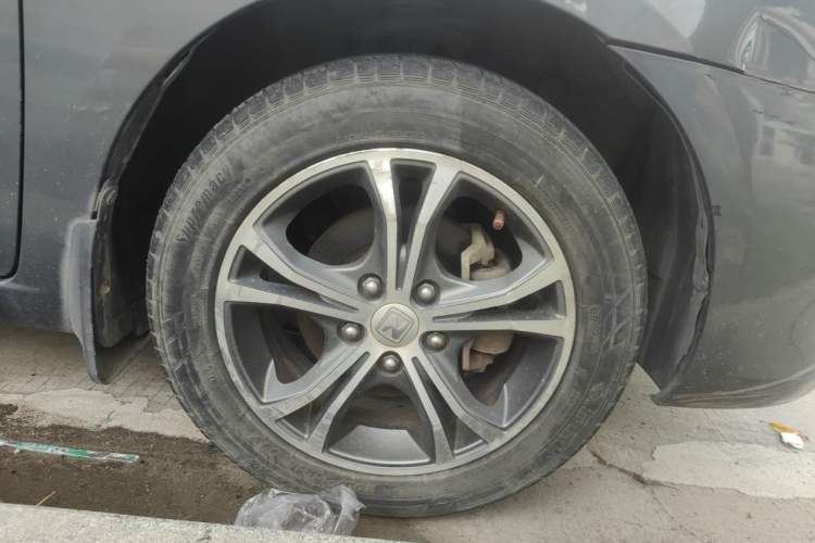 Used Zotye Z300 2014 1.5L Urban Edition Manual Luxury Model Right Front Wheel Hub