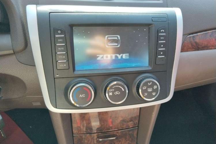 Used Zotye Z300 2014 1.5L Urban Edition Manual Luxury Model Audio And AC Panel
