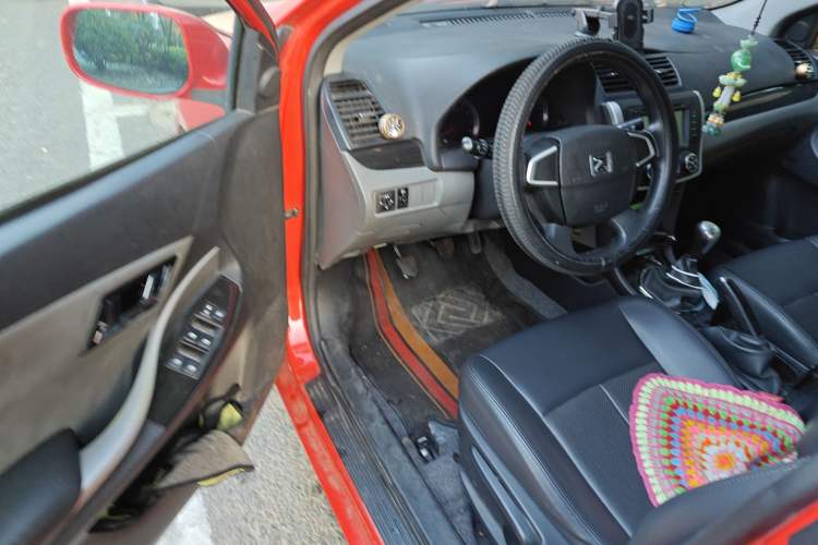 Used Zotye Z300 2014 1.5L Value Edition Manual Elite Model Driver Seat