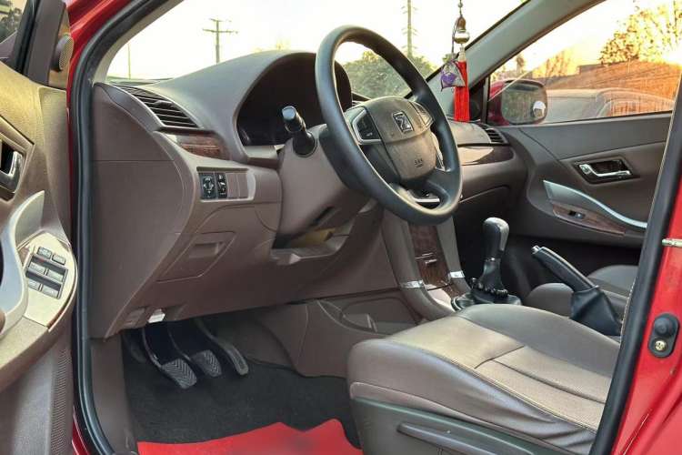 Used Zotye Z300 2014 1.5L Urban Edition Manual Luxury Model Driver Seat