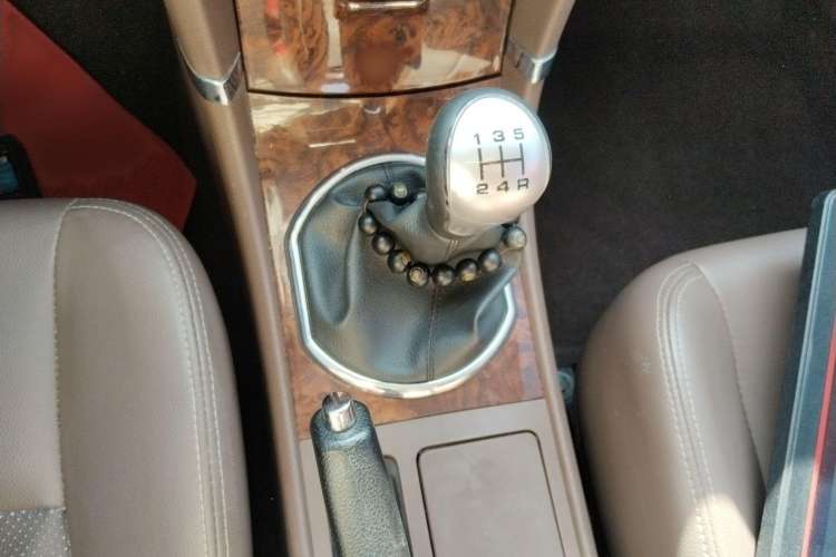 Used Zotye Z300 2014 1.5L Urban Edition Manual Luxury Model Gear Lever