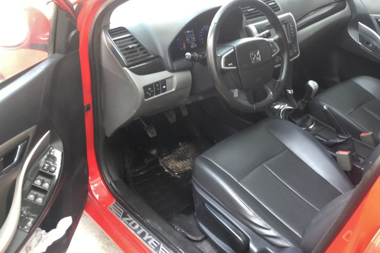 Used Zotye Z300 2014 1.5L Urban Edition Manual Deluxe Trim Interior 2