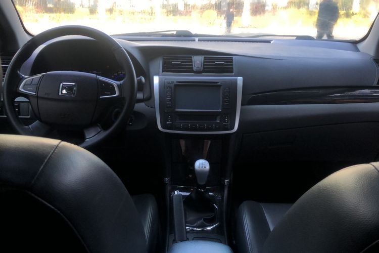 Used Zotye Z300 2014 1.5L Urban Edition Manual Deluxe Trim Interior 3