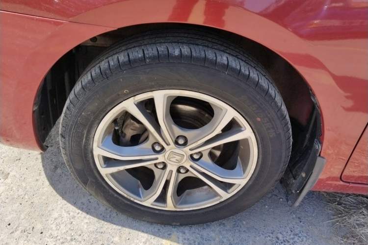 Used Zotye Z300 2014 1.5L Urban Edition Manual Luxury Model Left Front Wheel Hub