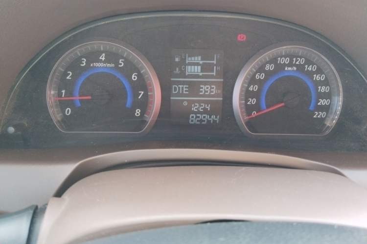 Used Zotye Z300 2014 1.5L Urban Edition Manual Luxury Model Odometer Close Up