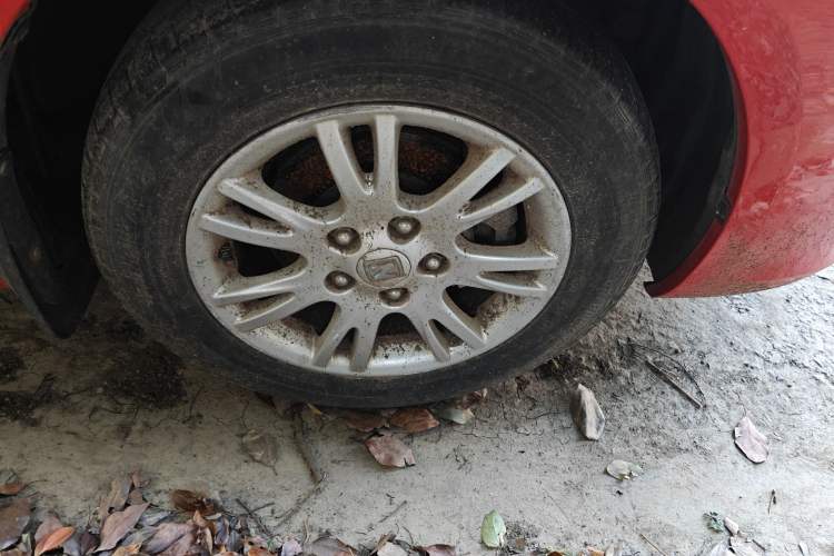Used Zotye Z300 2014 1.5L Value Edition Manual Elite Model Right Front Wheel Hub