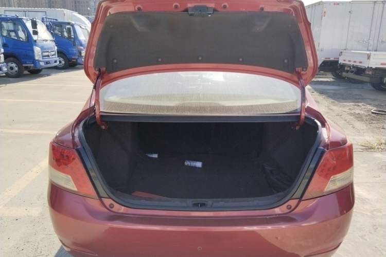 Used Zotye Z300 2014 1.5L Urban Edition Manual Luxury Model Trunk
