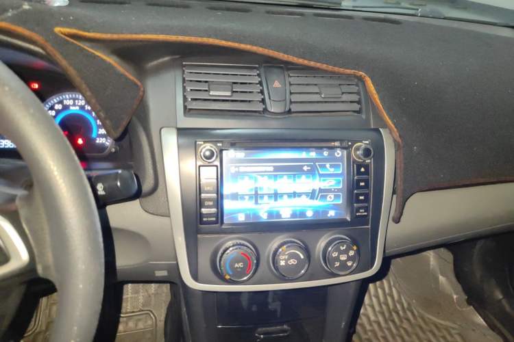 Used Zotye Z300 2014 1.5L Value Edition Manual Elite Model Audio And AC Panel