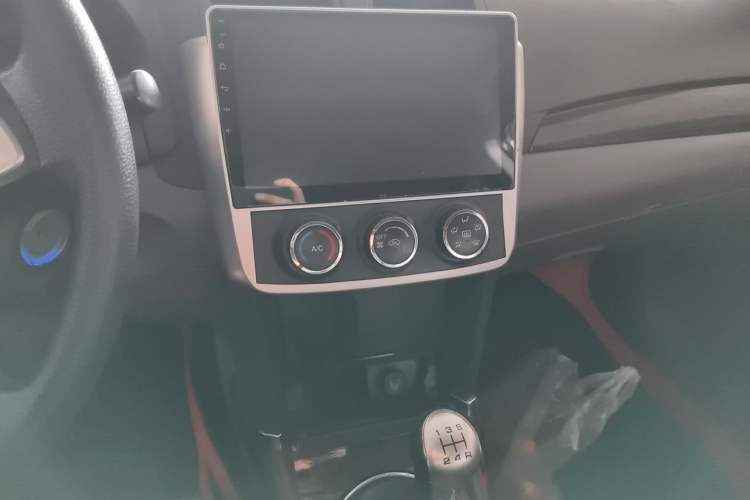 Used Zotye Z300 2014 1.5L Urban Edition Manual Luxury Model Audio And AC Panel