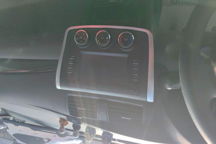 Used Zotye Z300 2014 1.5L Value Edition Manual Elite Model Audio And AC Panel