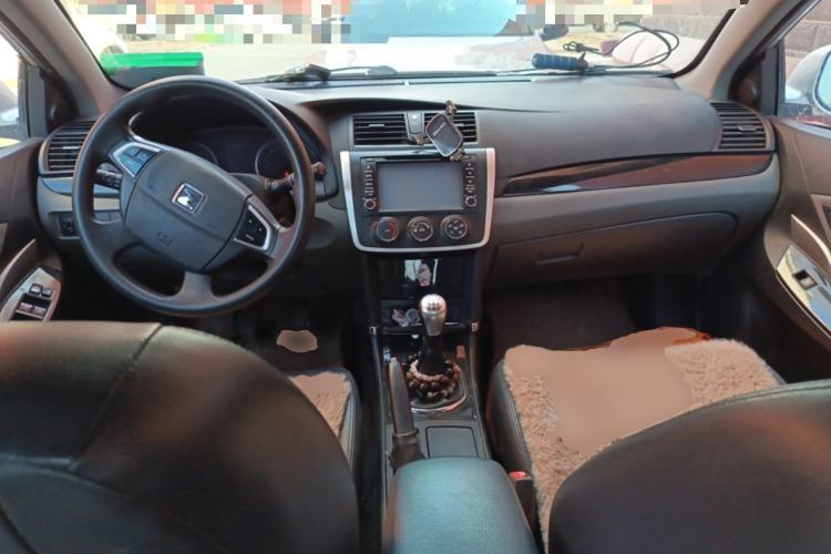 Used Zotye Z300 2014 1.5L Value Edition Manual Elite Model Center Console
