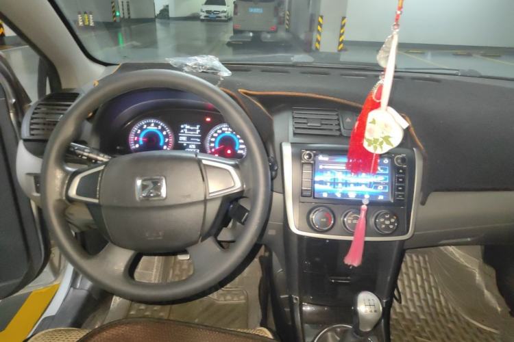Used Zotye Z300 2014 1.5L Value Edition Manual Elite Model Center Console