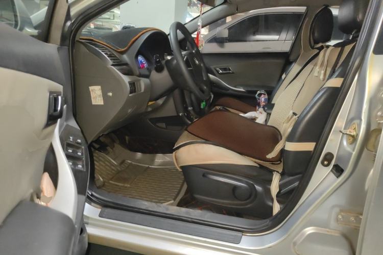Used Zotye Z300 2014 1.5L Value Edition Manual Elite Model Driver Seat