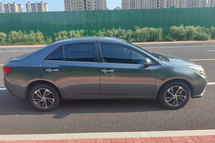Used Zotye Z300 2014 1.5L Value Edition Manual Elite Model Exterior 2