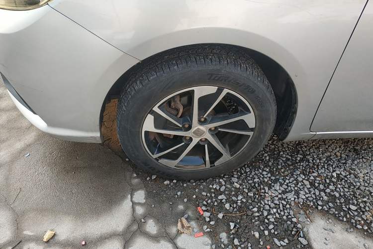 Used Zotye Z300 2014 New Vision 1.5L Manual Luxury Model Exterior 3