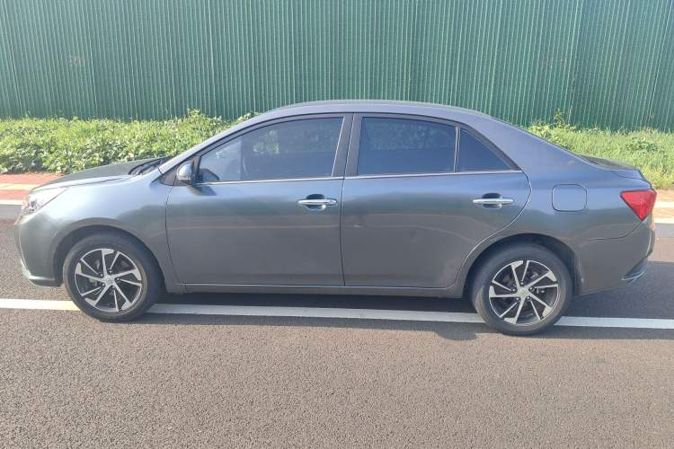 Used Zotye Z300 2014 1.5L Value Edition Manual Elite Model Exterior 5