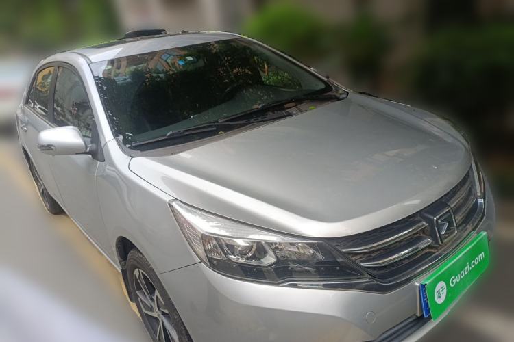 Used Zotye Z300 2014 New Vision 1.5L Manual Luxury Model Front Right 45 Deg