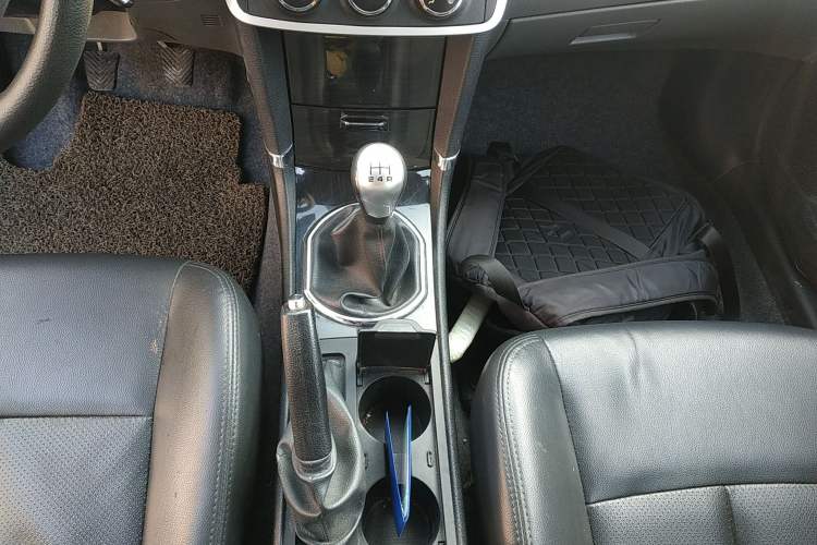 Used Zotye Z300 2014 New Vision 1.5L Manual Luxury Model Gear Lever