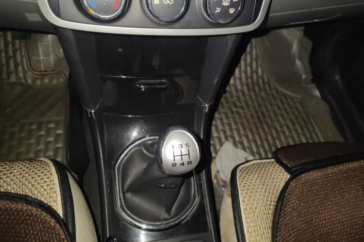 Used Zotye Z300 2014 1.5L Value Edition Manual Elite Model Gear Lever