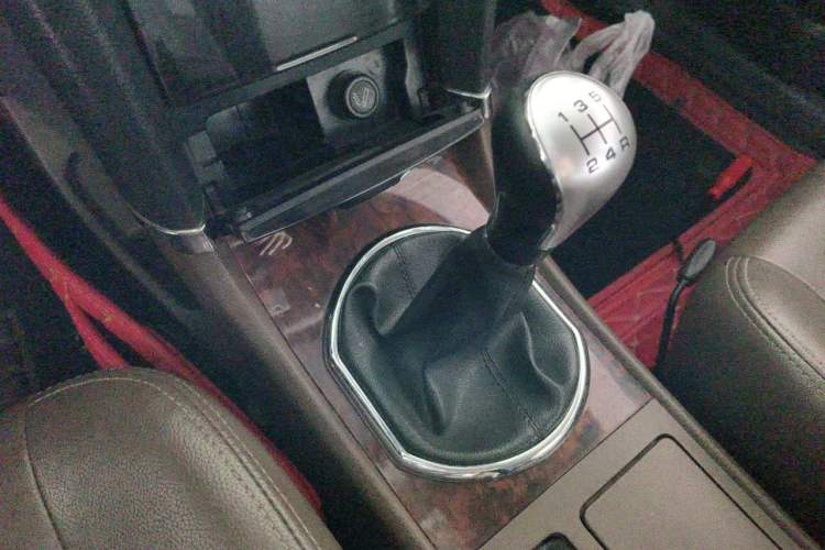 Used Zotye Z300 2014 1.5L Urban Edition Manual Luxury Model Gear Lever