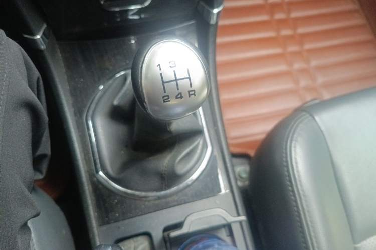 Used Zotye Z300 2014 New Vision 1.5L Manual Luxury Model Gear Lever