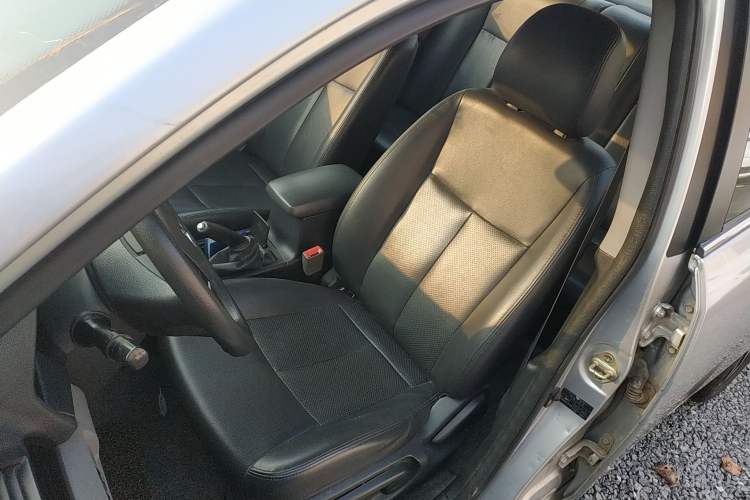 Used Zotye Z300 2014 New Vision 1.5L Manual Luxury Model Left Front Seat