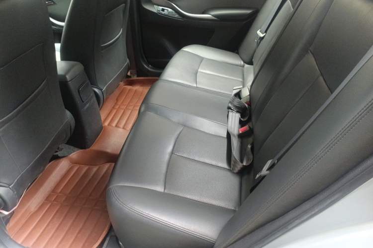 Used Zotye Z300 2014 New Vision 1.5L Manual Luxury Model Left Rear Seat