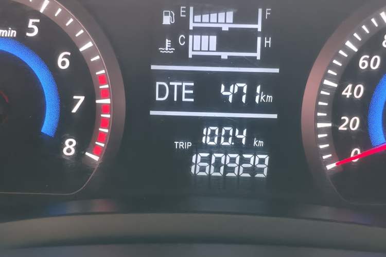 Used Zotye Z300 2014 1.5L Urban Edition Manual Luxury Model Odometer Close Up
