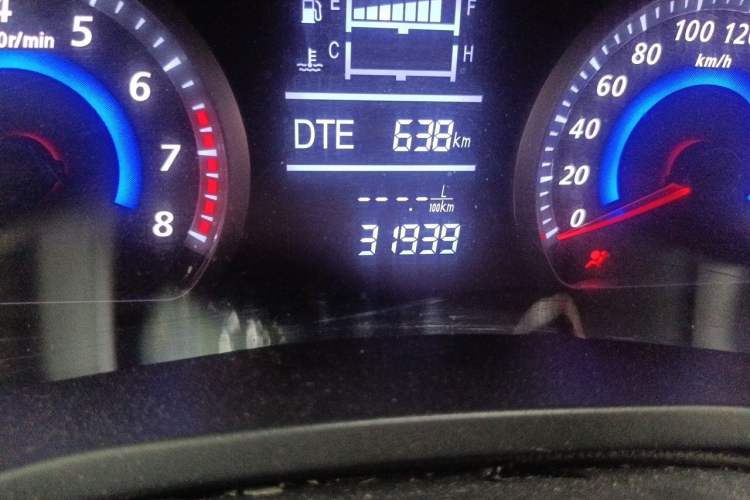 Used Zotye Z300 2014 New Vision 1.5L Manual Luxury Model Odometer Close Up