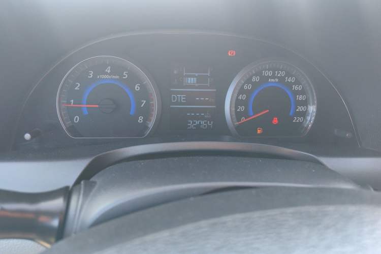 Used Zotye Z300 2014 1.5L Value Edition Manual Elite Model Odometer Close Up
