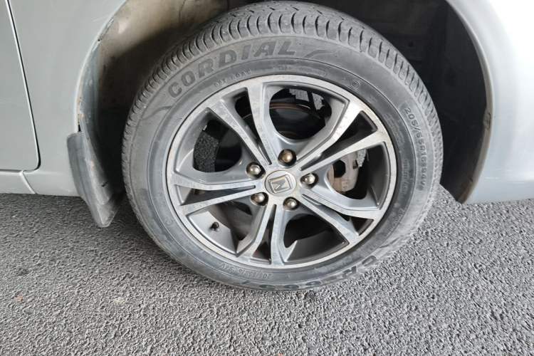 Used Zotye Z300 2014 1.5L Urban Edition Manual Luxury Model Right Front Wheel Hub